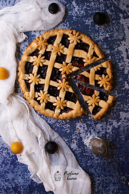 Crostata con farina Schar farcita con marmellata di amarena