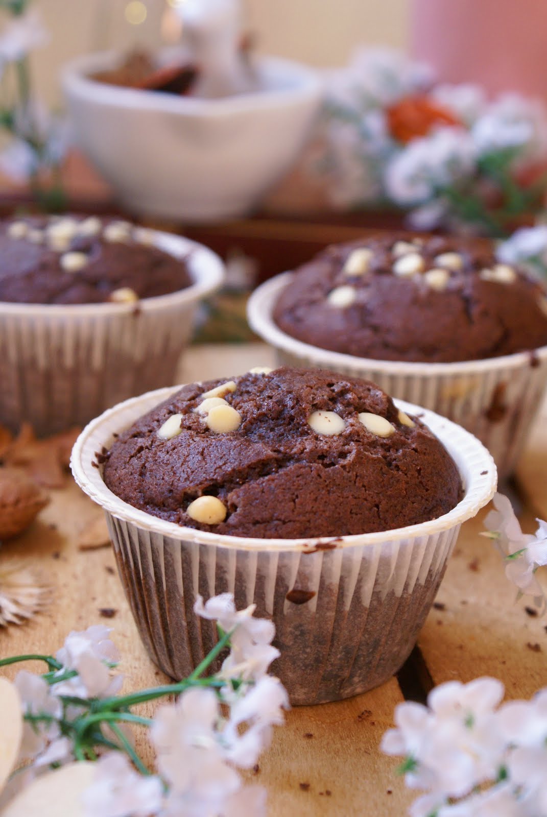 Muffin al cacao senza glutine con cioccolato bianco