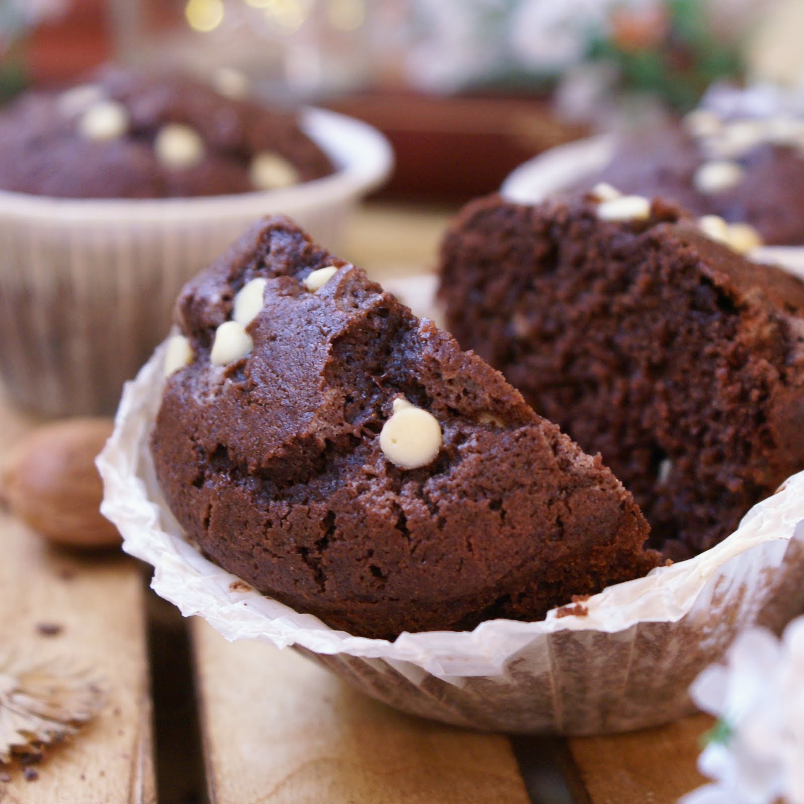 Muffin al cacao senza glutine con cioccolato bianco