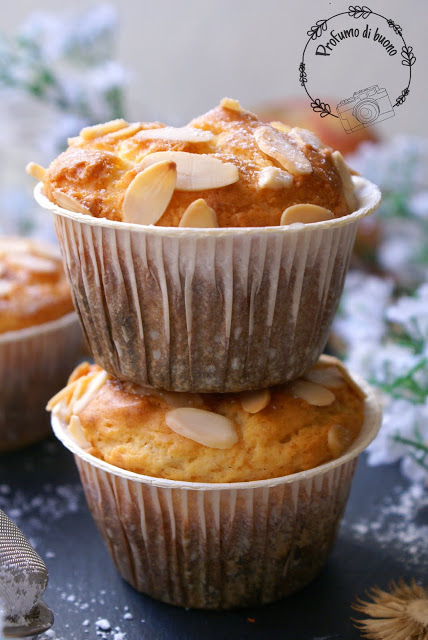 Muffin yogurt e mandorle senza glutine con zucchero a velo