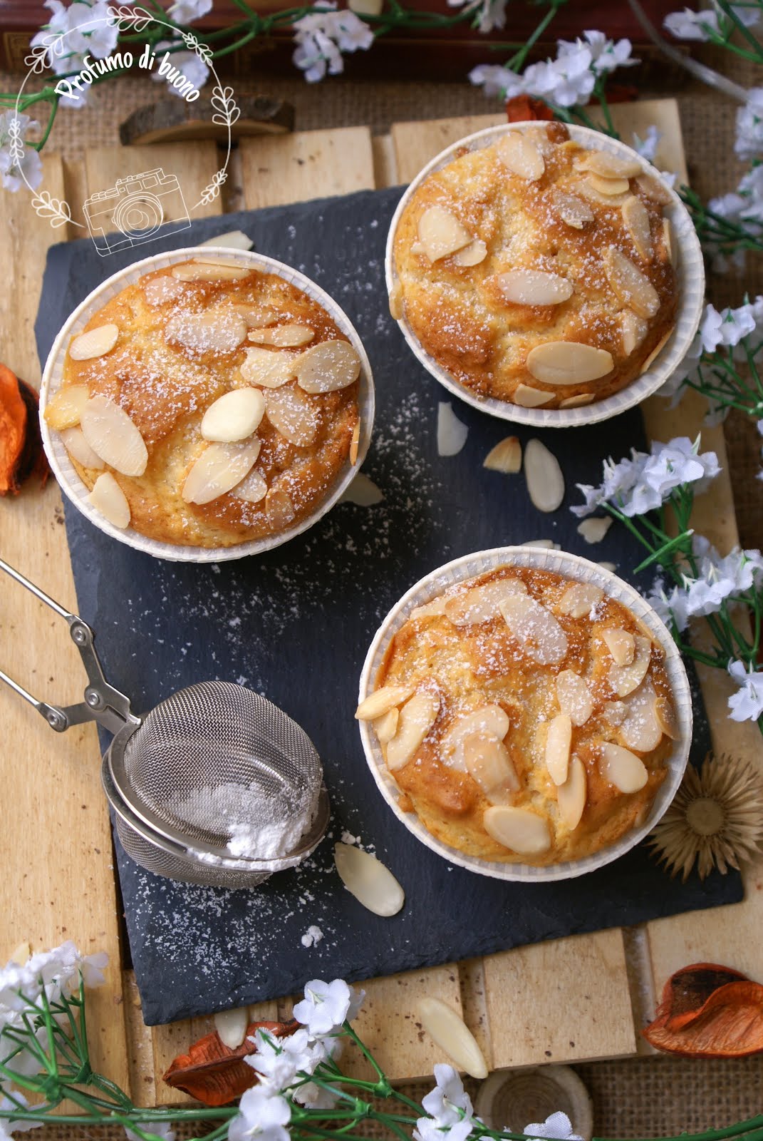 Muffin yogurt e mandorle senza glutine con zucchero a velo