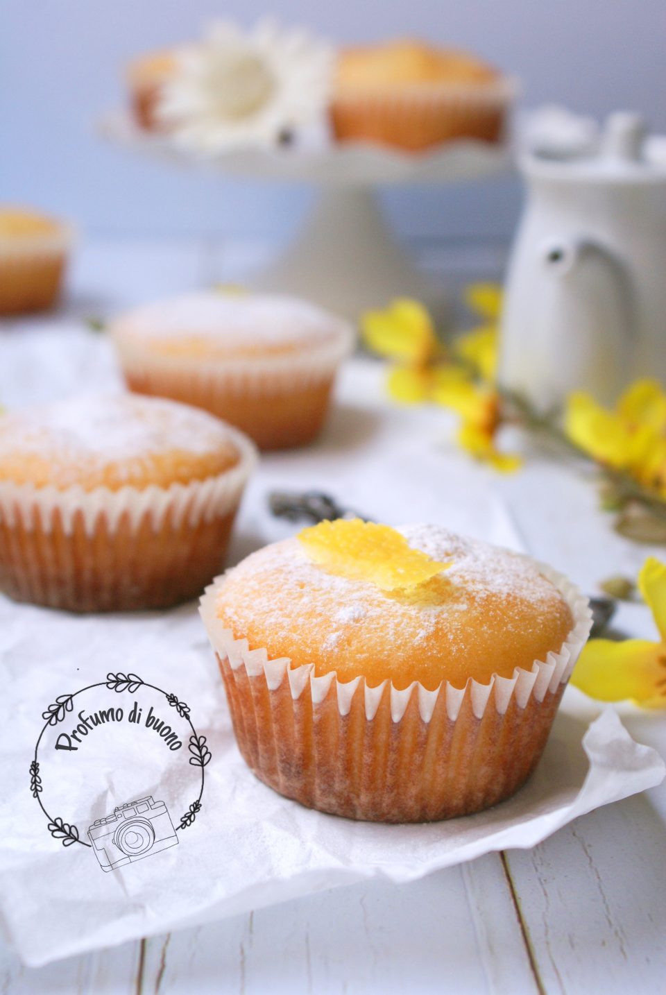 Muffin senza glutine di ricotta al limone con zucchero a velo