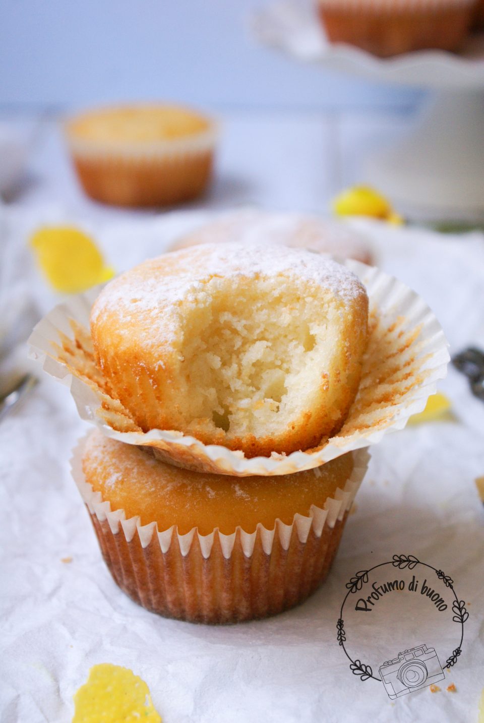 Muffin senza glutine di ricotta al limone con zucchero a velo