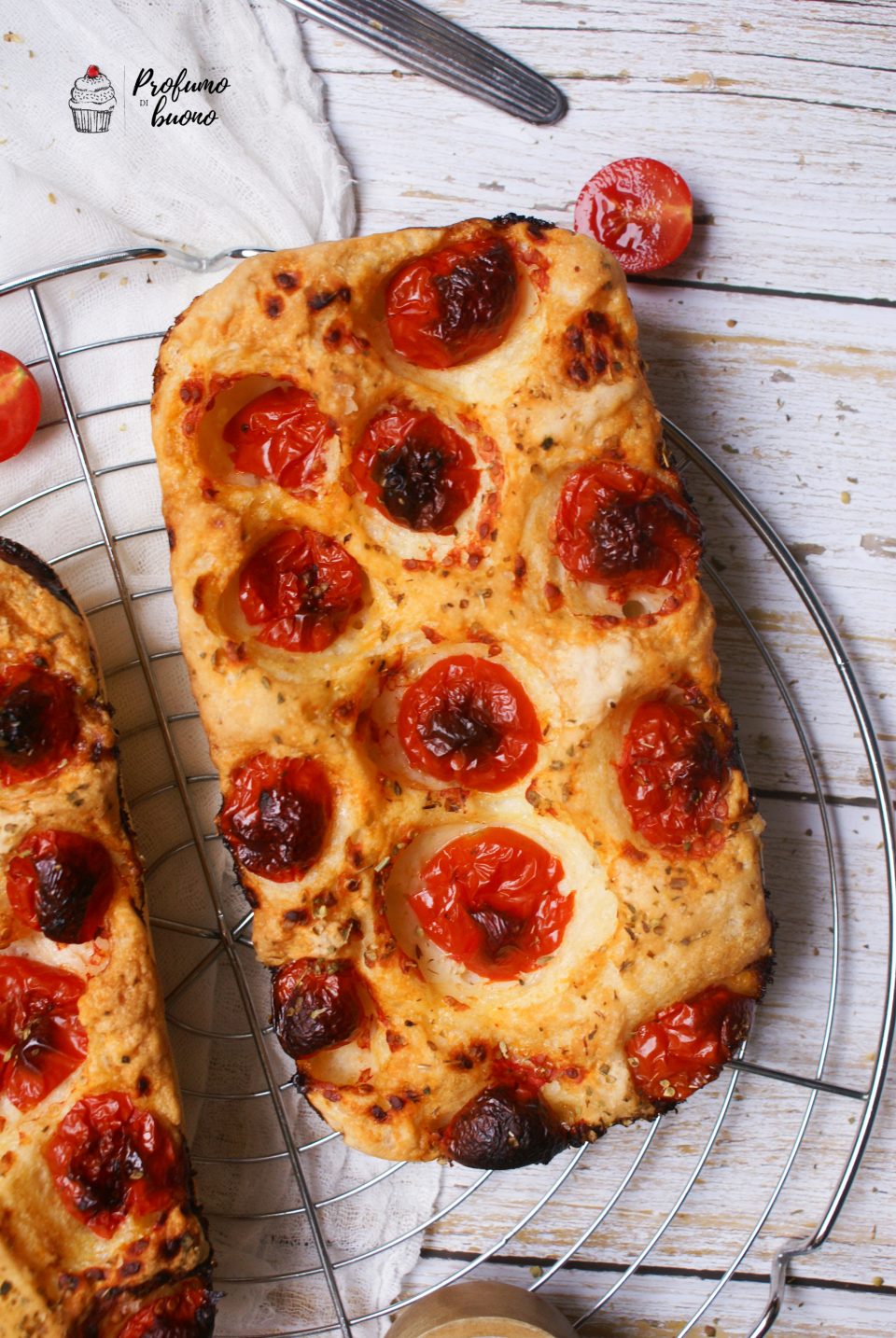 Focaccia senza glutine nella ZeroGlu con pomodorini e origano