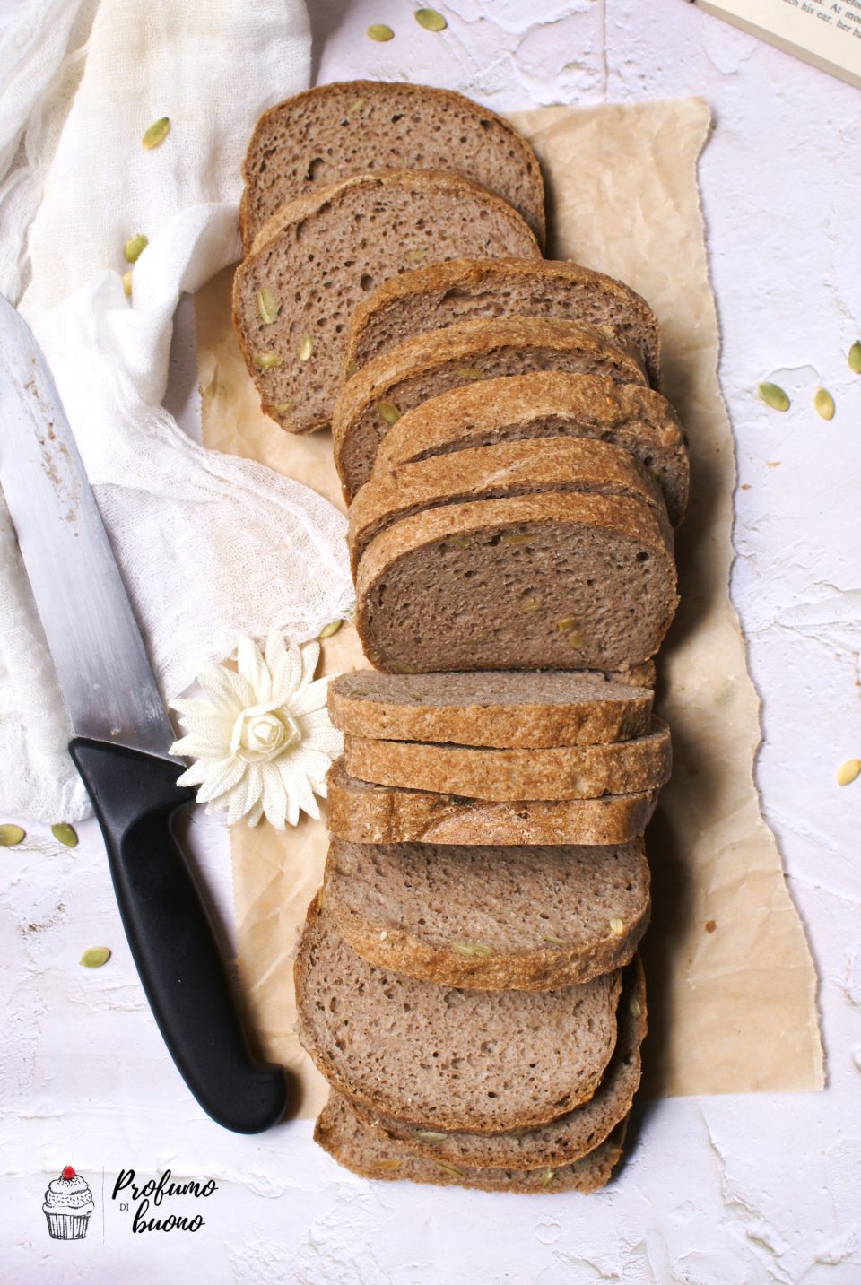 Pane rustico ai semi senza glutine