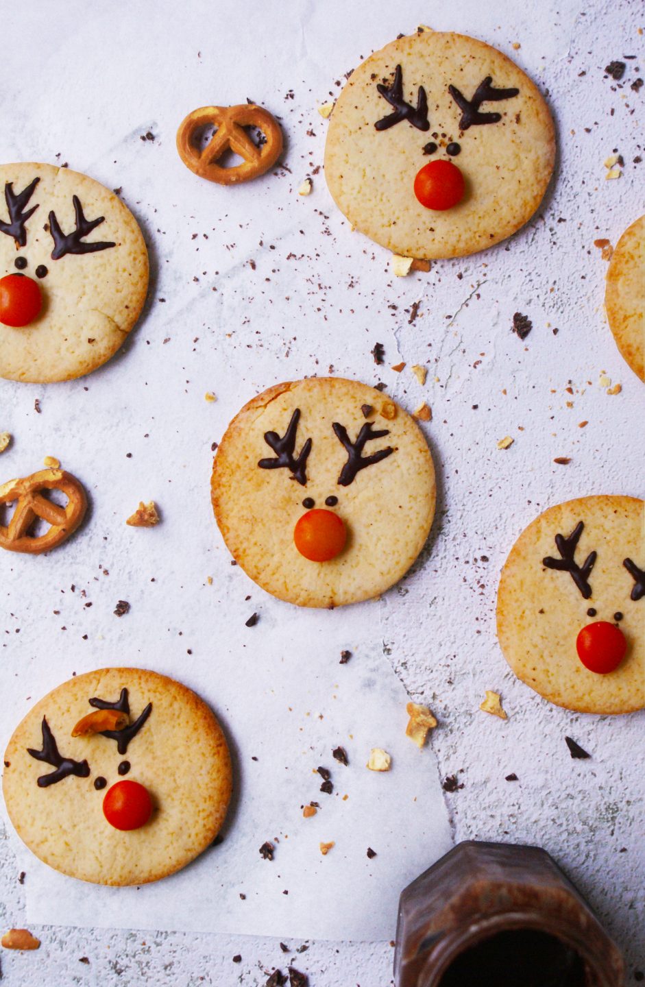 Biscotti di Natale senza glutine a forma di renna con cioccolato