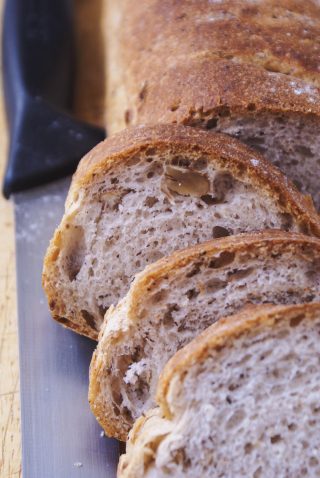 Pane senza glutine con grano saraceno e noci